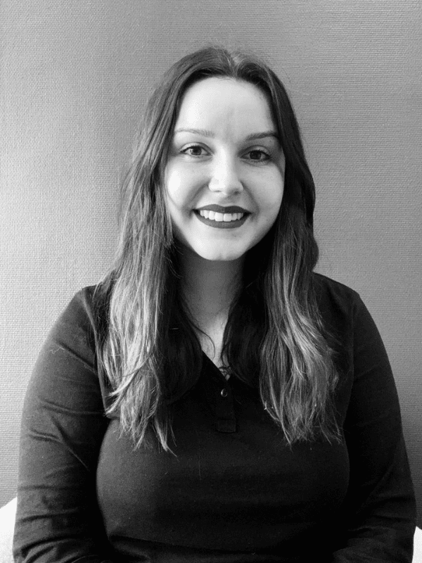 Candice esthéticienne soins visage à l’institut JM Beauté Nantes.