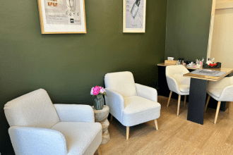 Espace d’accueil de l’institut de beauté JM Beauté aux Hauts-Pavés à Nantes, ambiance chaleureuse et naturelle.