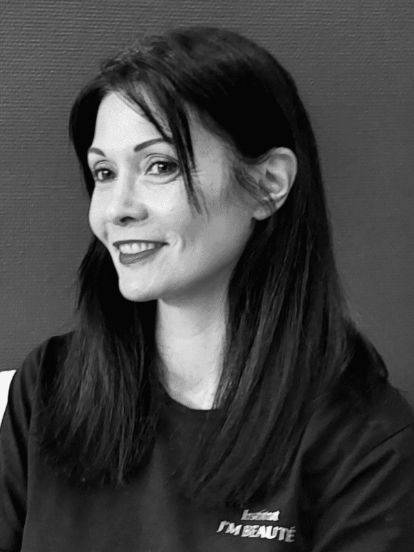 Laurence esthéticienne expérimentée à l’institut JM Beauté à Nantes.