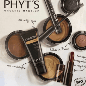 Maquillage bio Phyt’s avec fond de teint, mascara et rouge à lèvres pour un rendu naturel en institut à Nantes.