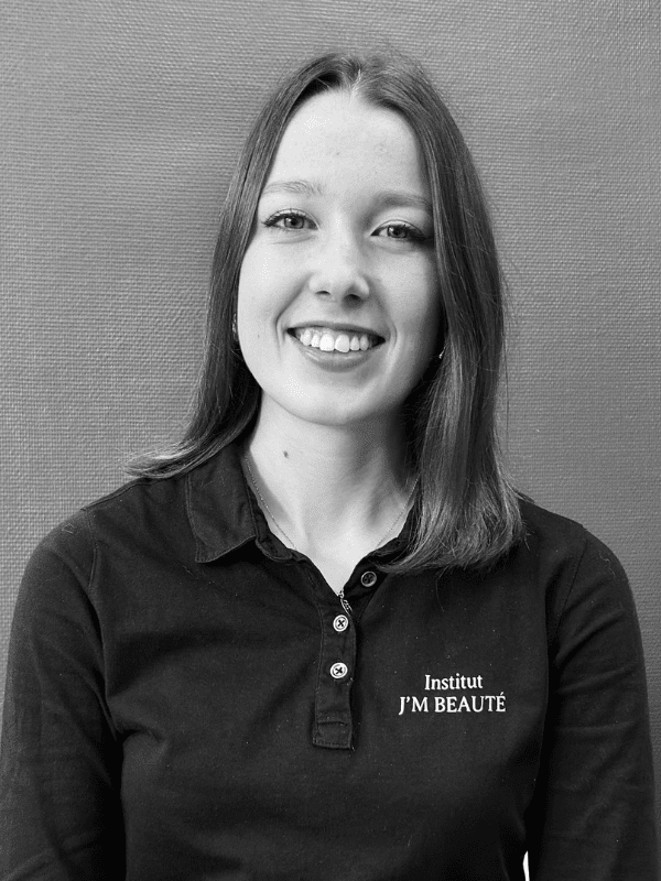 Yuna esthéticienne spécialisée soins visage à l’institut JM Beauté Nantes.